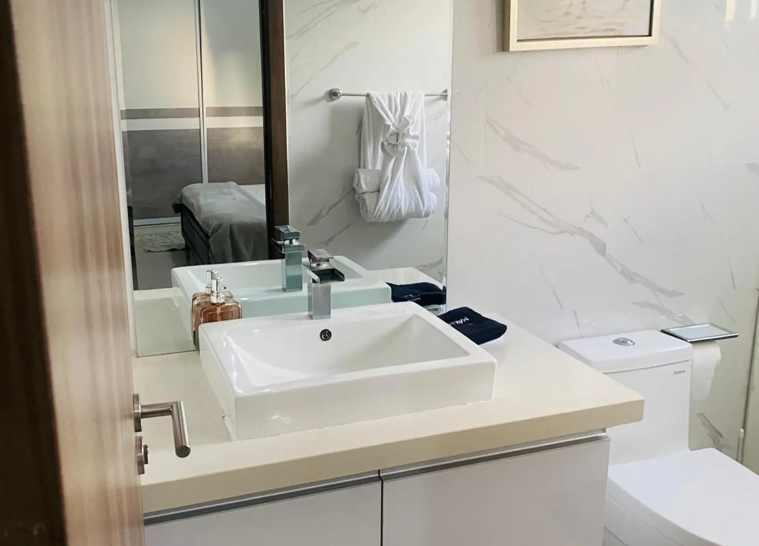 Metcalfe Two Bedroom Suite Kingston